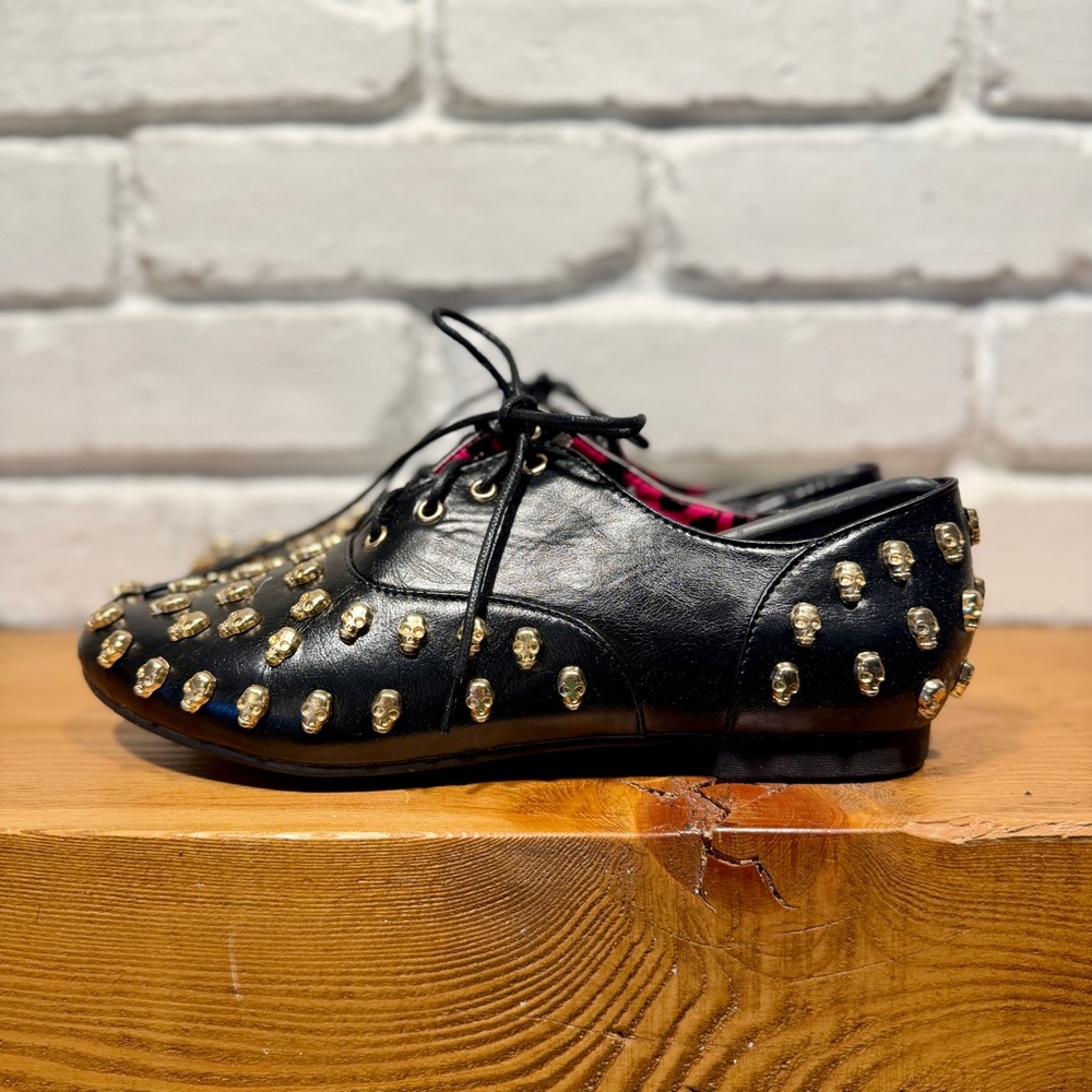Iron Fist Skull Stud Oxford Flats 8 Boutique Goth Punk Luxe Statement Goth NIB - Picture 2 of 14